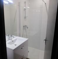 Lightbox : Les appartements de 6 places - salle de bain R9 [R9_SdB.JPG]